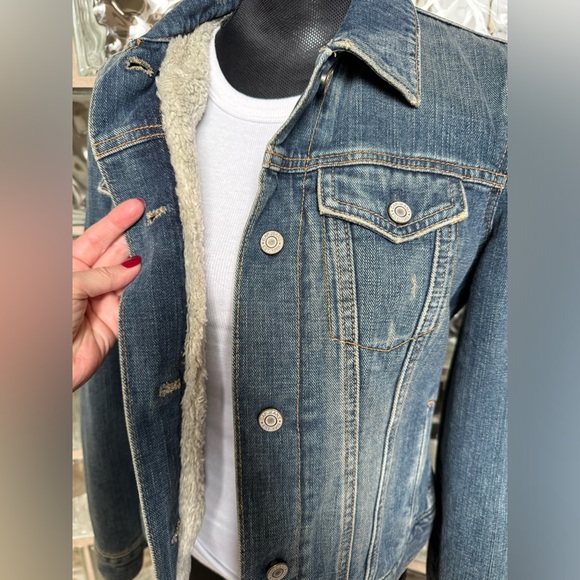 GAP Vintage Women’s Sherpa Lined Jean Jacket Size Medium Preowned/GOOD Condition - Picture 2 of 11